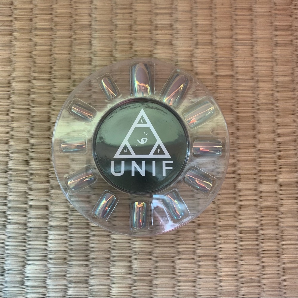 UNIF Gray Chrome Stick-on Nails
